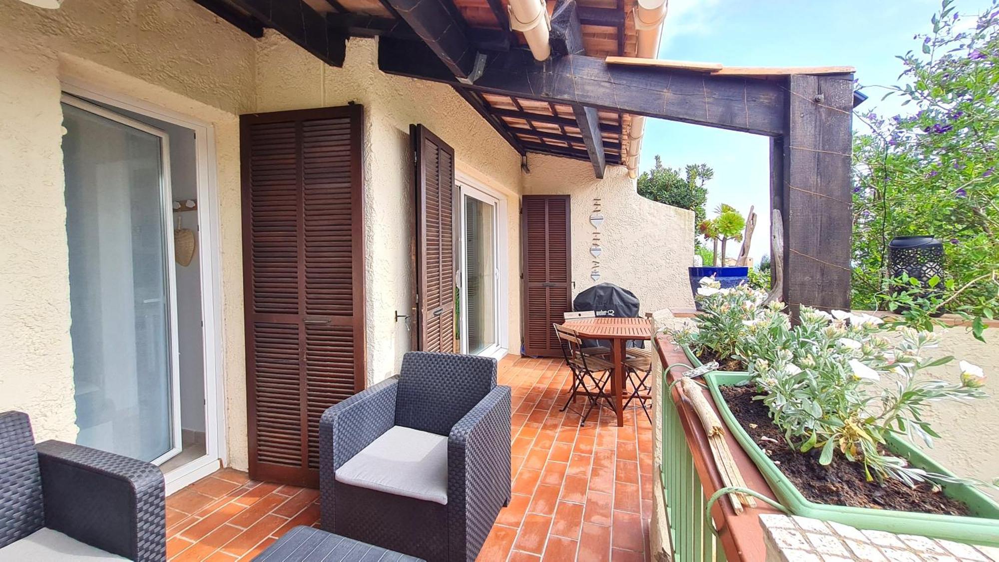 Bel Appartement Renove, Avec Terrasse Et Piscine La Croix-Valmer Exterior photo